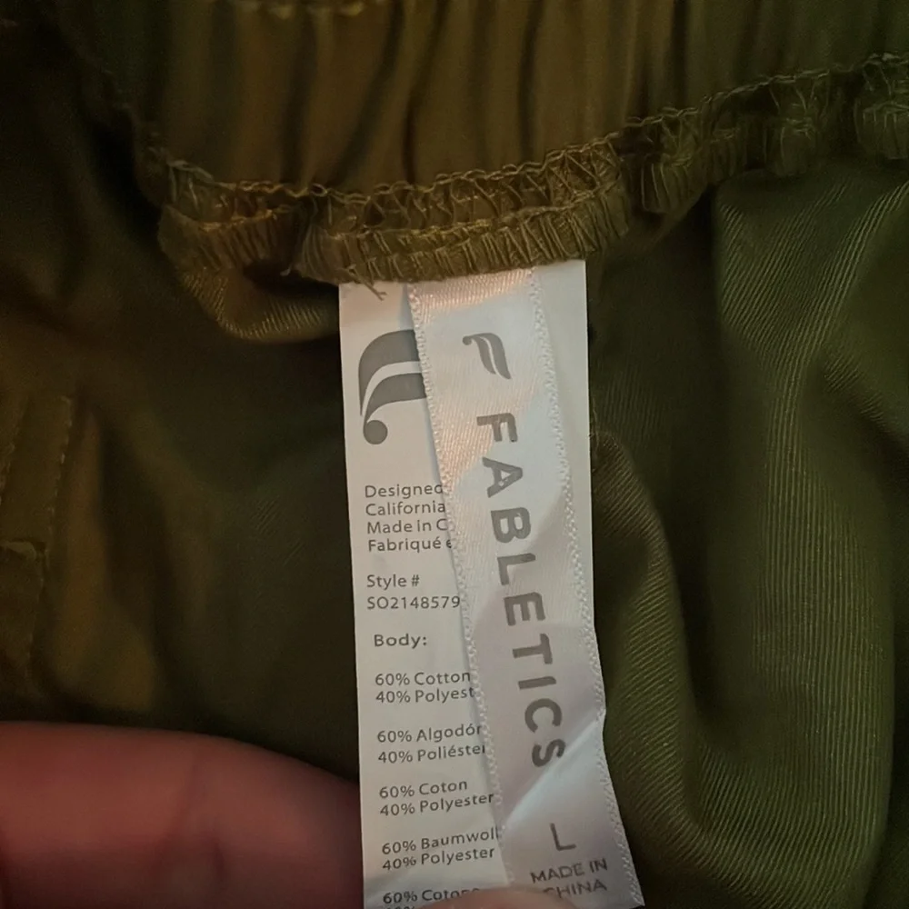 Green high waisted Fabletics shorts - Picture 3 of 3